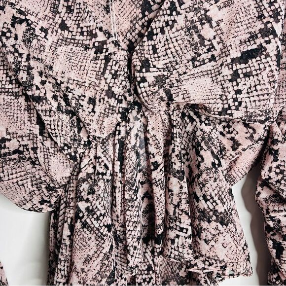 MISA NWT Kesara Blouse in Snake Skin Print With Ruched Long Sleeve Size XS. - Picture 9 of 13
